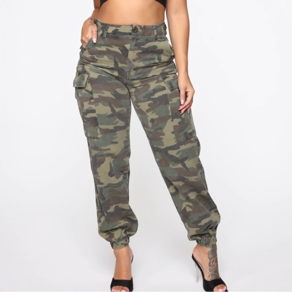 Fashion Nova | Oversized Camo Pants | Size 2x